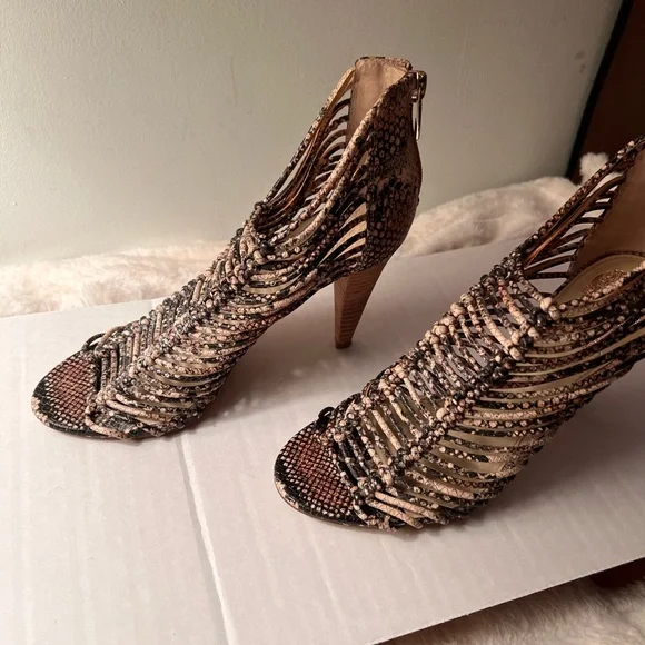 Women's Vince Camutos Strappy 4in High Heel Sandals - Picture 9 of 9